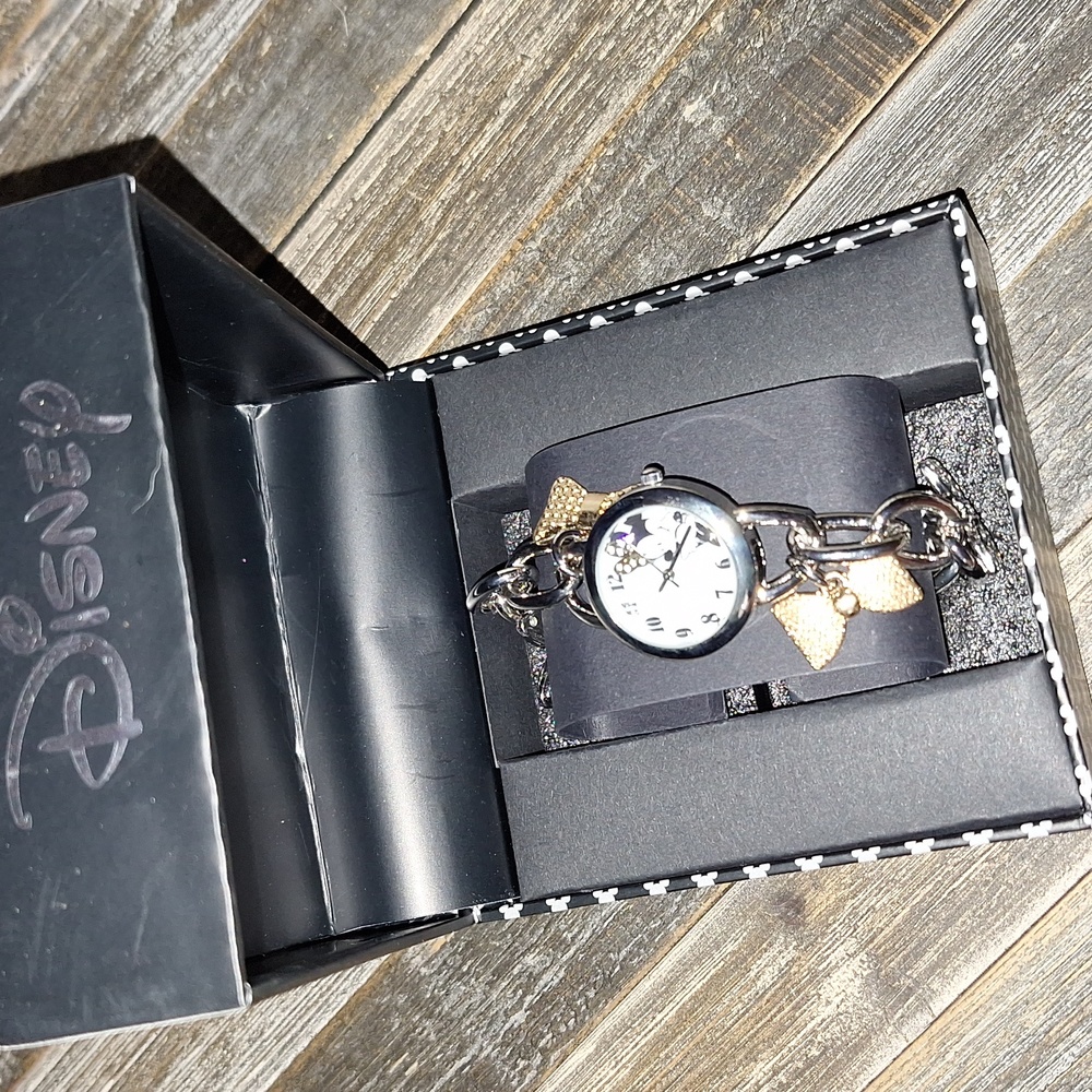 DISNEY WATCH - Picture 3 of 5